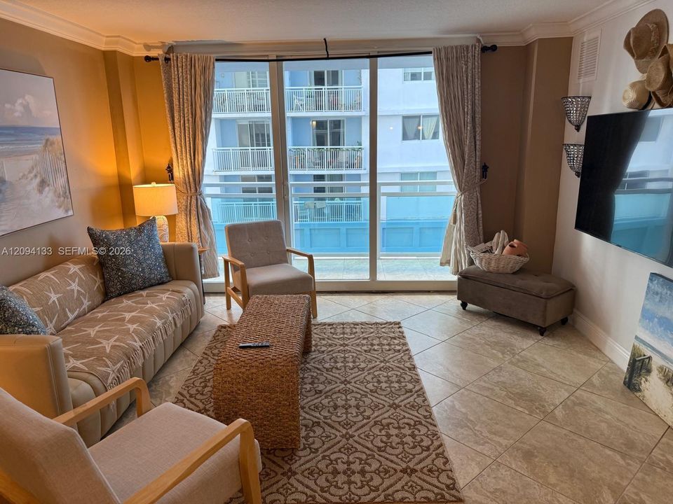 В аренду: $3,000 (1 спален, 1 ванн, 808 Квадратных фут)