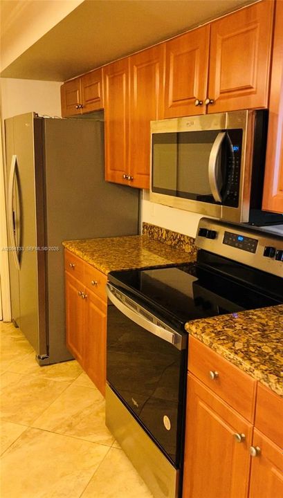 В аренду: $3,000 (1 спален, 1 ванн, 808 Квадратных фут)