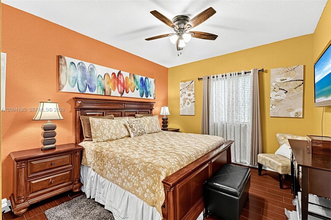 For Sale: $399,900 (3 beds, 2 baths, 1356 Square Feet)