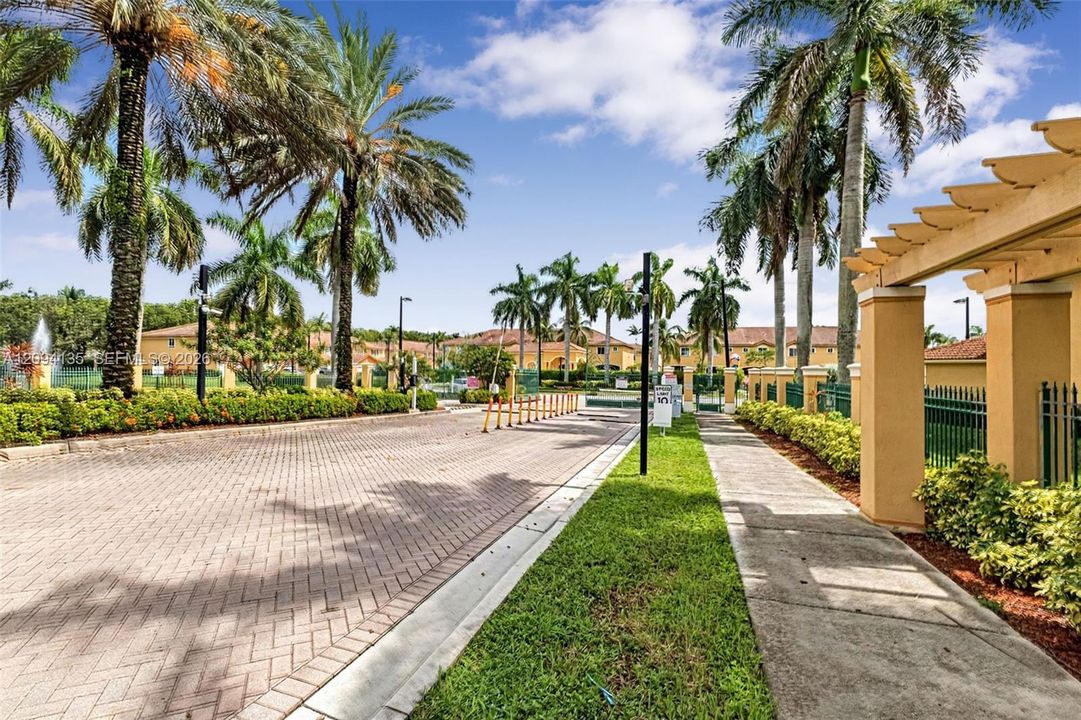 For Sale: $399,900 (3 beds, 2 baths, 1356 Square Feet)