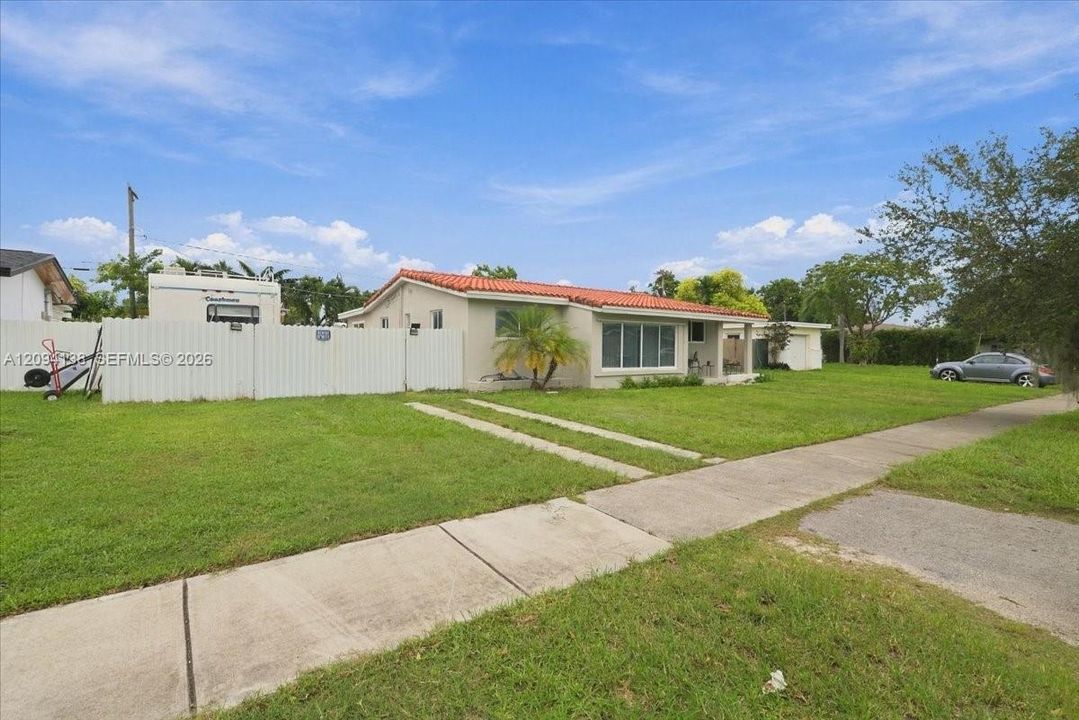 For Sale: $580,000 (3 beds, 2 baths, 1600 Square Feet)