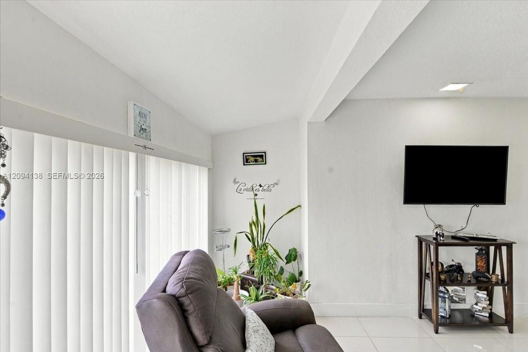 For Sale: $580,000 (3 beds, 2 baths, 1600 Square Feet)