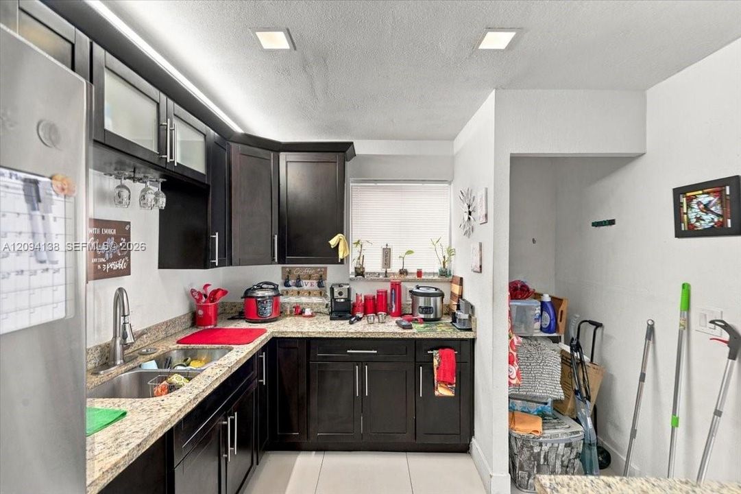 For Sale: $580,000 (3 beds, 2 baths, 1600 Square Feet)