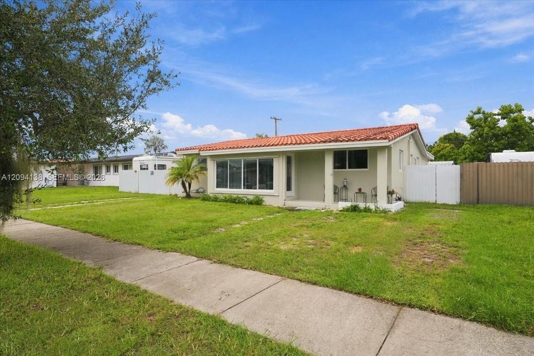For Sale: $580,000 (3 beds, 2 baths, 1600 Square Feet)