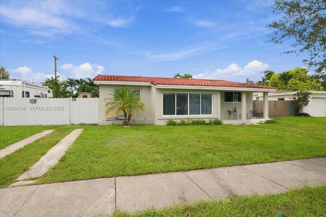 For Sale: $580,000 (3 beds, 2 baths, 1600 Square Feet)