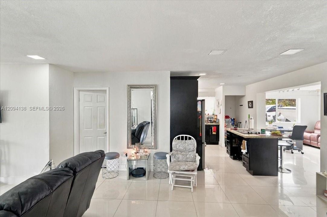 For Sale: $580,000 (3 beds, 2 baths, 1600 Square Feet)