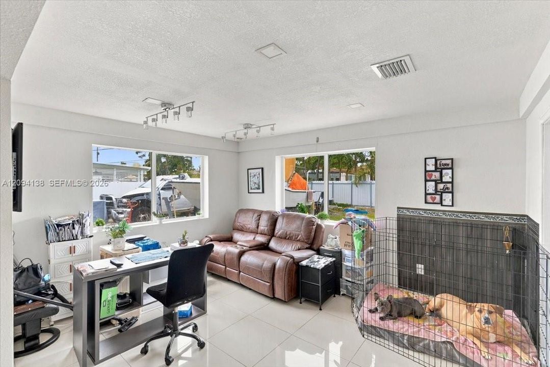 For Sale: $580,000 (3 beds, 2 baths, 1600 Square Feet)