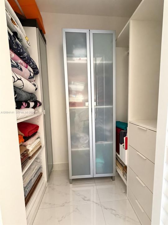 For Sale: $429,000 (2 beds, 2 baths, 990 Square Feet)