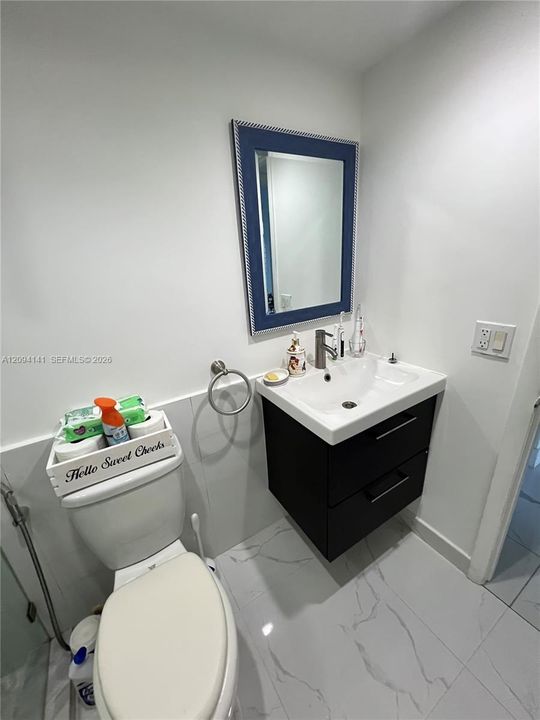 For Sale: $429,000 (2 beds, 2 baths, 990 Square Feet)