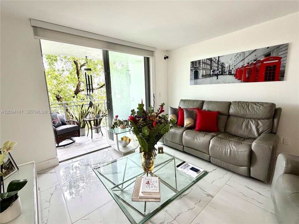 For Sale: $429,000 (2 beds, 2 baths, 990 Square Feet)