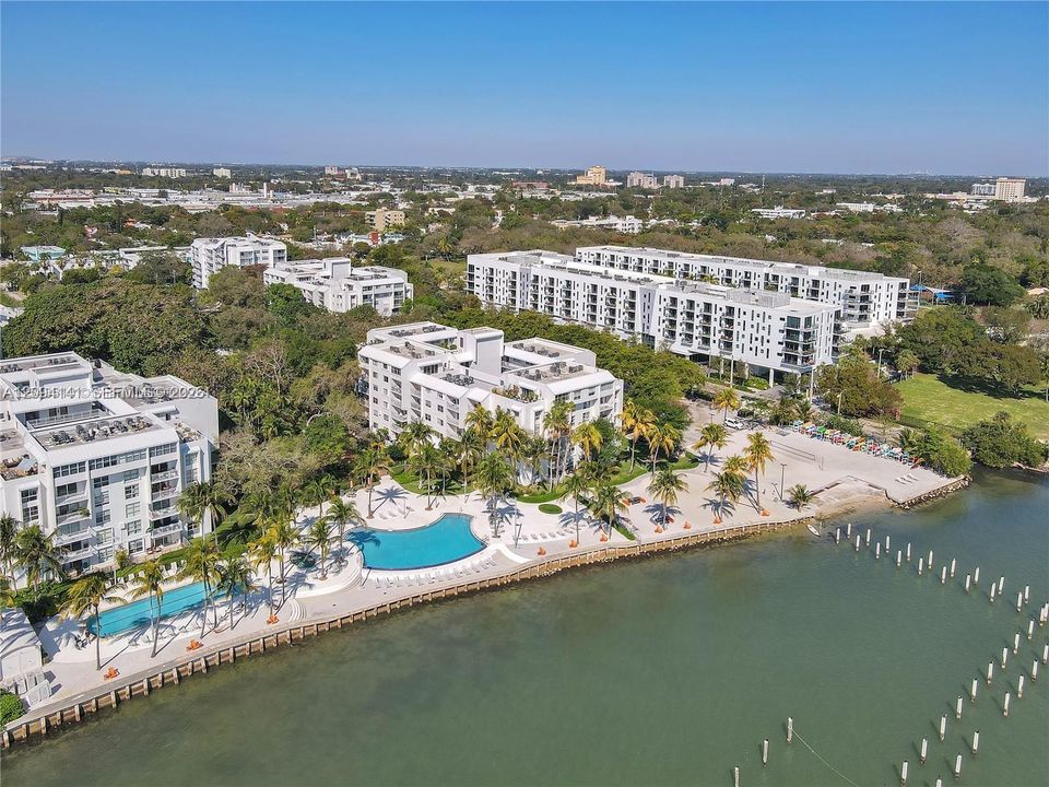 For Sale: $429,000 (2 beds, 2 baths, 990 Square Feet)