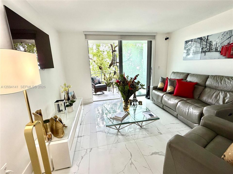For Sale: $429,000 (2 beds, 2 baths, 990 Square Feet)