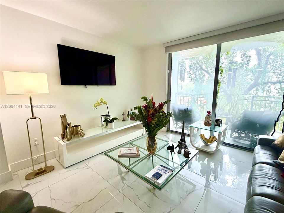 For Sale: $429,000 (2 beds, 2 baths, 990 Square Feet)