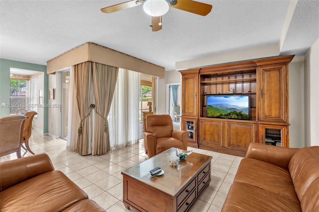 For Sale: $499,900 (3 beds, 2 baths, 1525 Square Feet)
