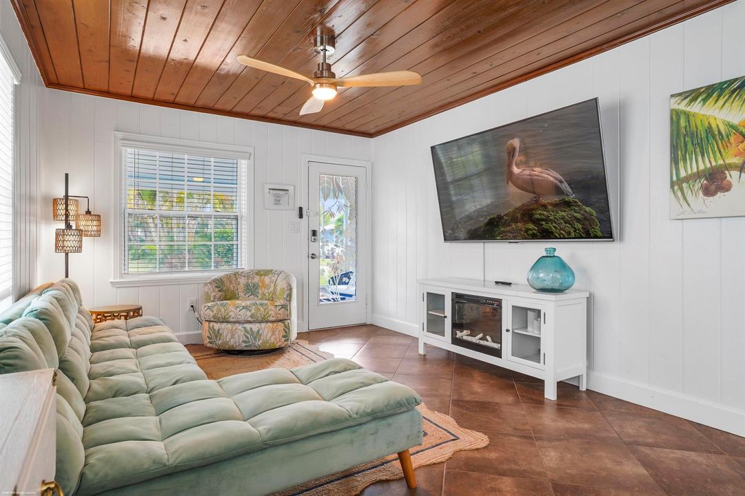 307 Granada St 017