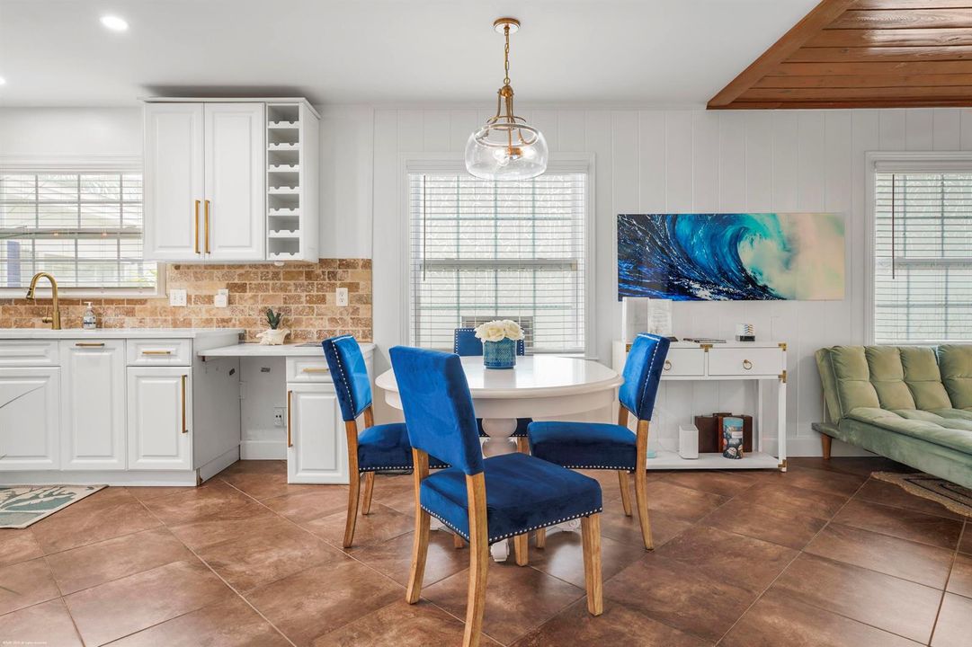 307 Granada St 026