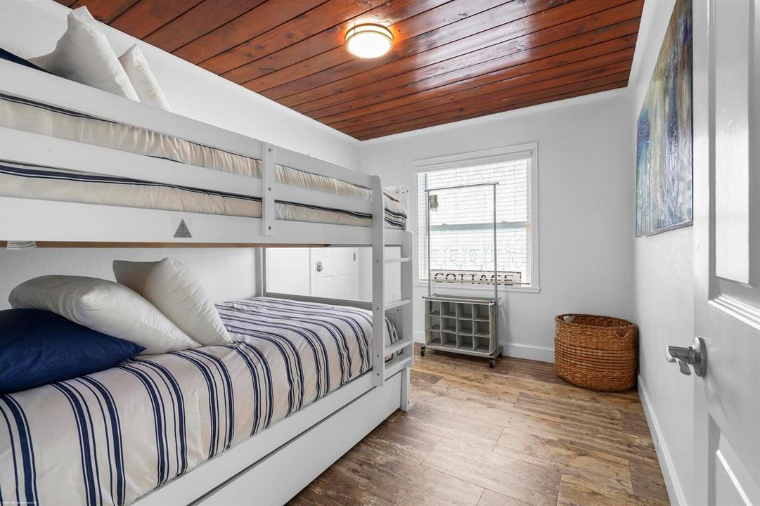 307 Granada St 036