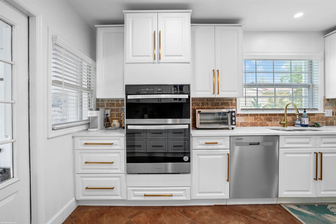 307 Granada St 024