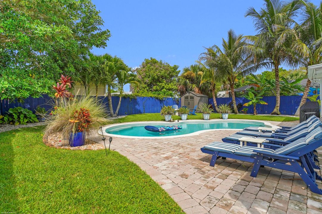 307 Granada St 053