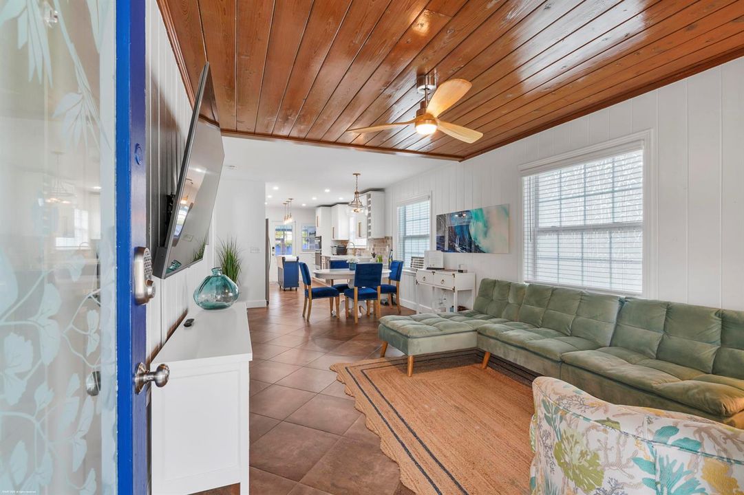 307 Granada St 018
