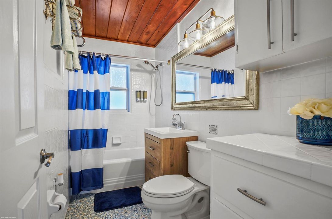 307 Granada St 035