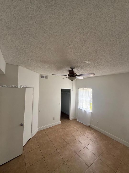 For Rent: $1,950 (1 beds, 1 baths, 715 Square Feet)