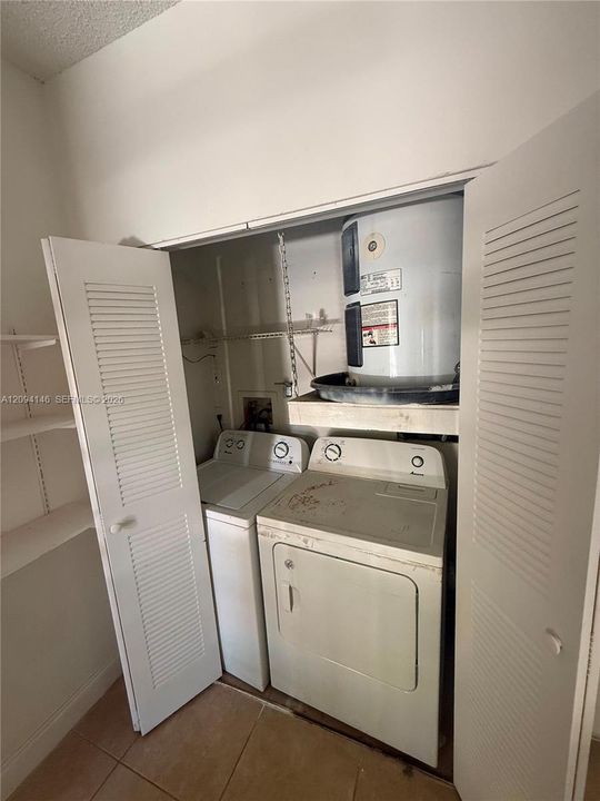 For Rent: $1,950 (1 beds, 1 baths, 715 Square Feet)