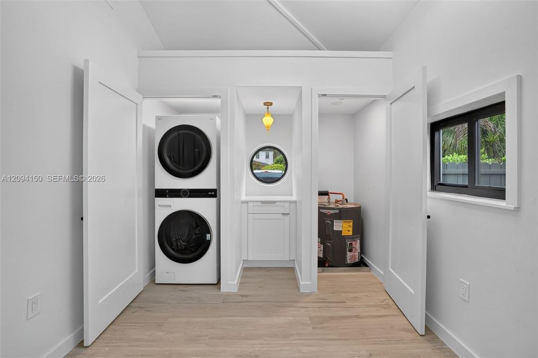 For Sale: $1,275,000 (3 beds, 2 baths, 1492 Square Feet)