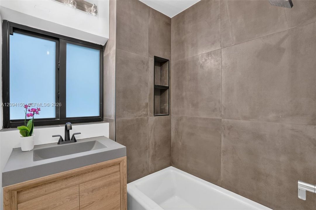 For Sale: $1,275,000 (3 beds, 2 baths, 1492 Square Feet)