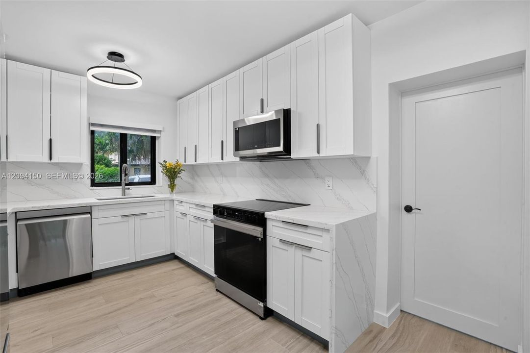 For Sale: $1,275,000 (3 beds, 2 baths, 1492 Square Feet)