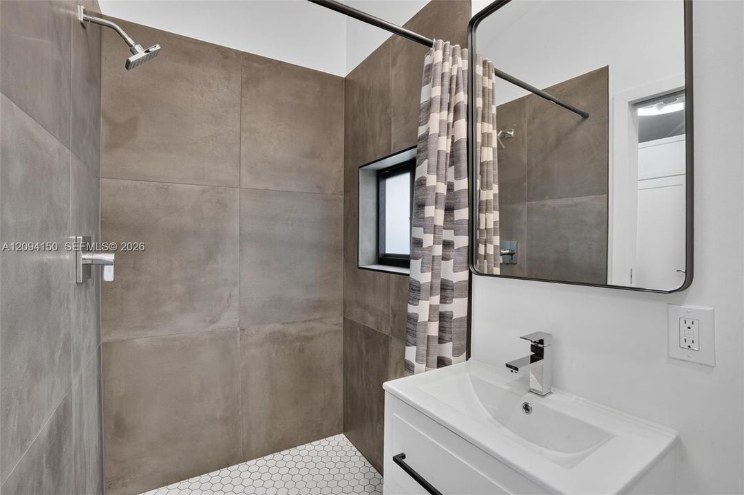 For Sale: $1,275,000 (3 beds, 2 baths, 1492 Square Feet)
