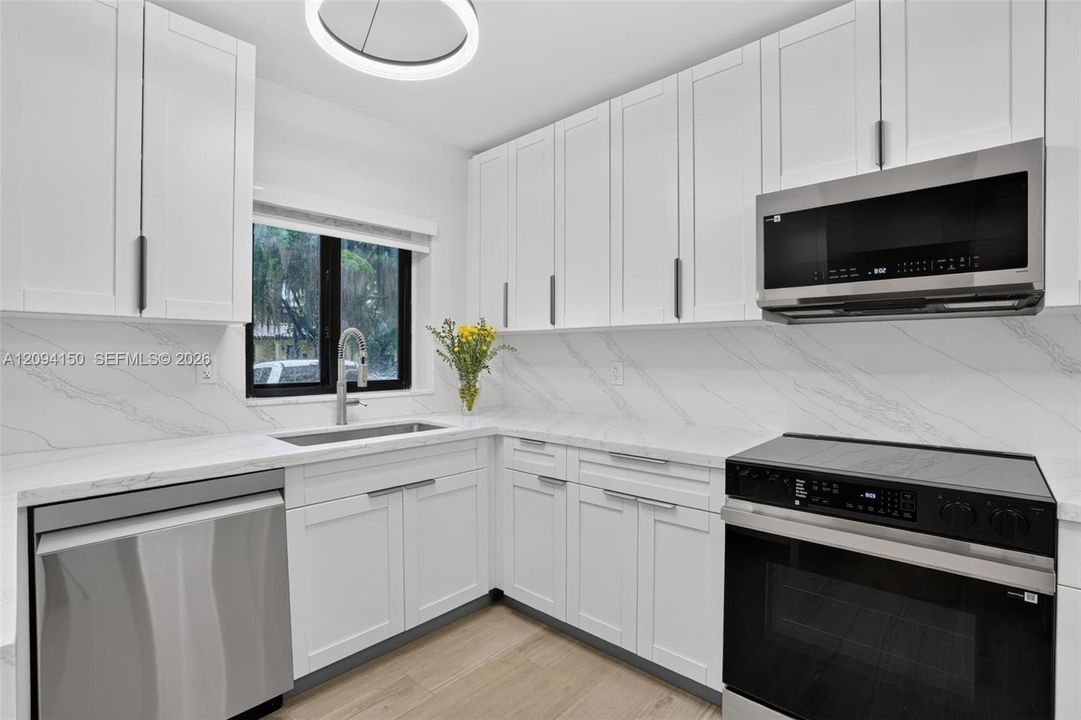 For Sale: $1,275,000 (3 beds, 2 baths, 1492 Square Feet)