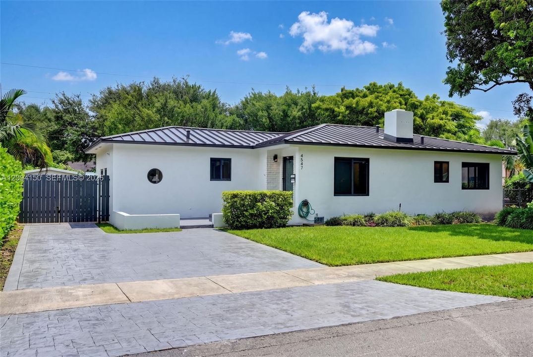 For Sale: $1,275,000 (3 beds, 2 baths, 1492 Square Feet)