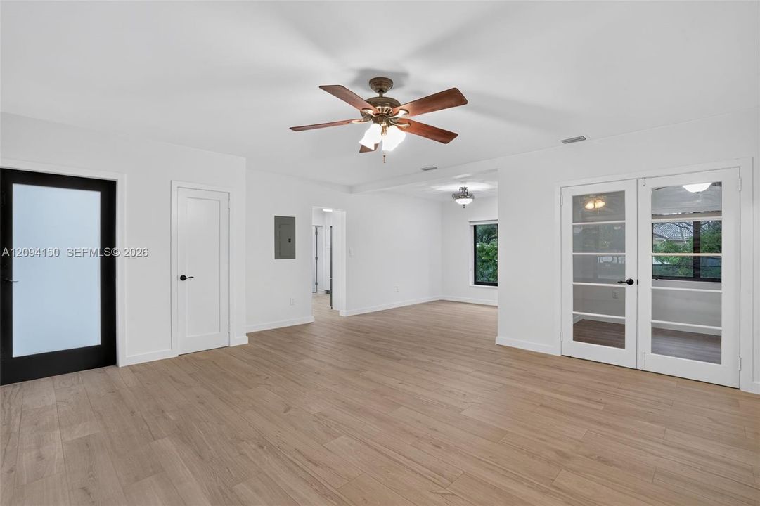 For Sale: $1,275,000 (3 beds, 2 baths, 1492 Square Feet)