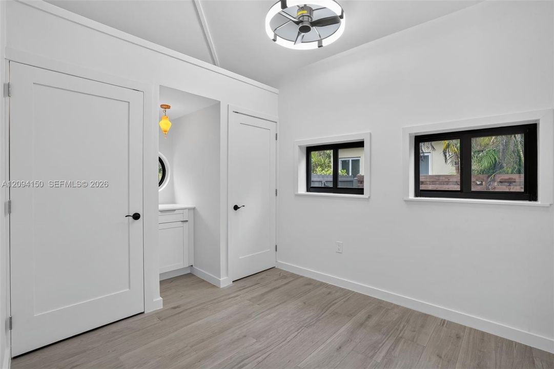 For Sale: $1,275,000 (3 beds, 2 baths, 1492 Square Feet)