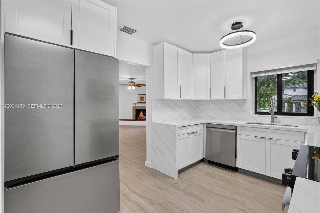 For Sale: $1,275,000 (3 beds, 2 baths, 1492 Square Feet)