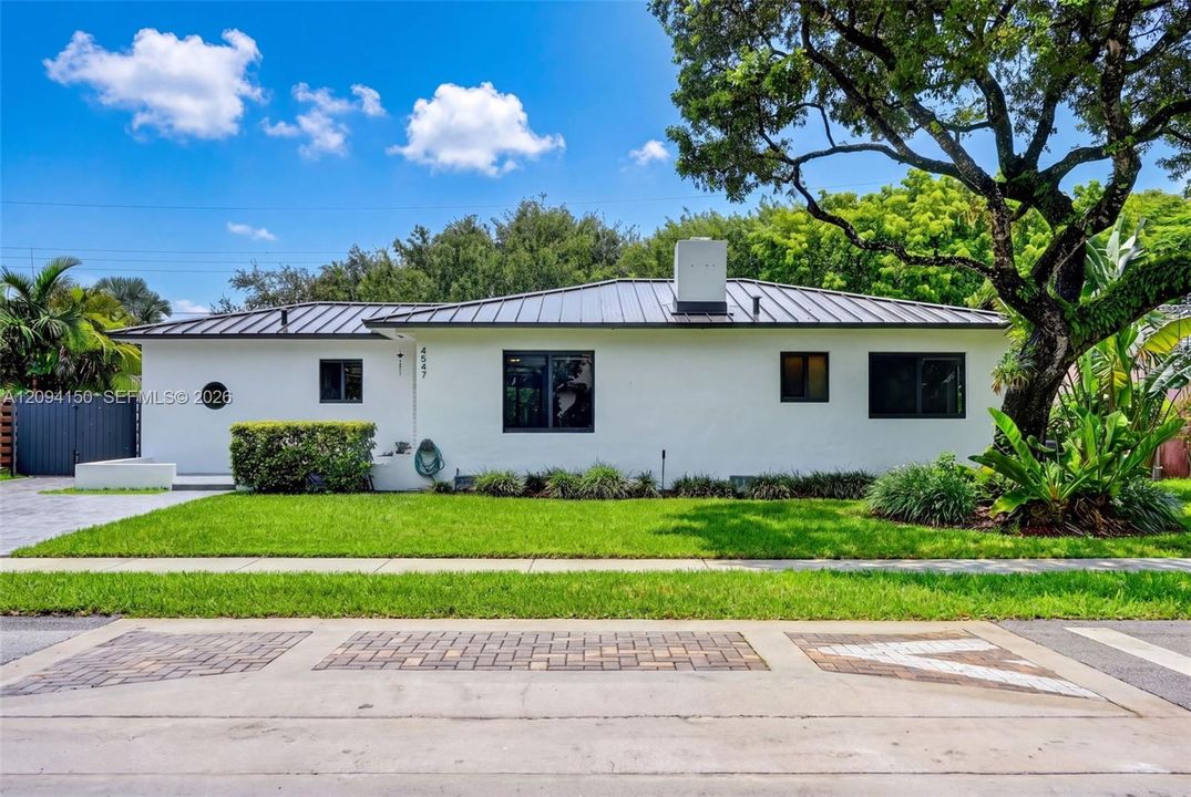 For Sale: $1,275,000 (3 beds, 2 baths, 1492 Square Feet)