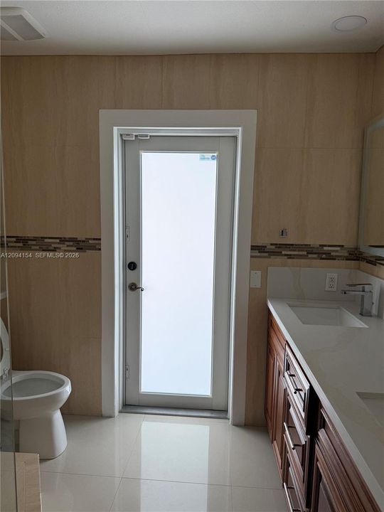 Second bathroom / cabana bath