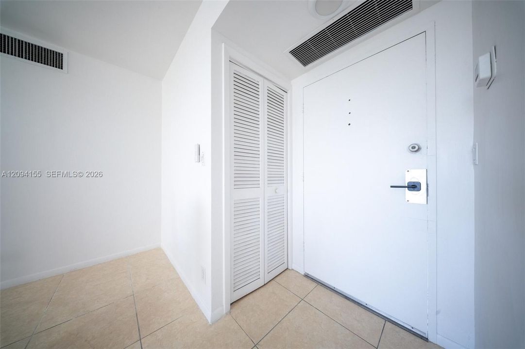 For Sale: $310,000 (2 beds, 2 baths, 1040 Square Feet)