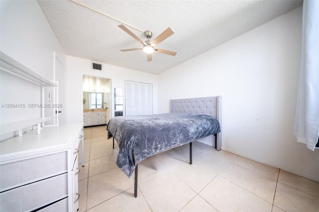 For Sale: $310,000 (2 beds, 2 baths, 1040 Square Feet)