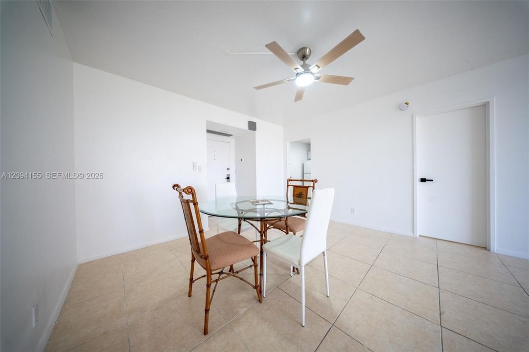 For Sale: $310,000 (2 beds, 2 baths, 1040 Square Feet)