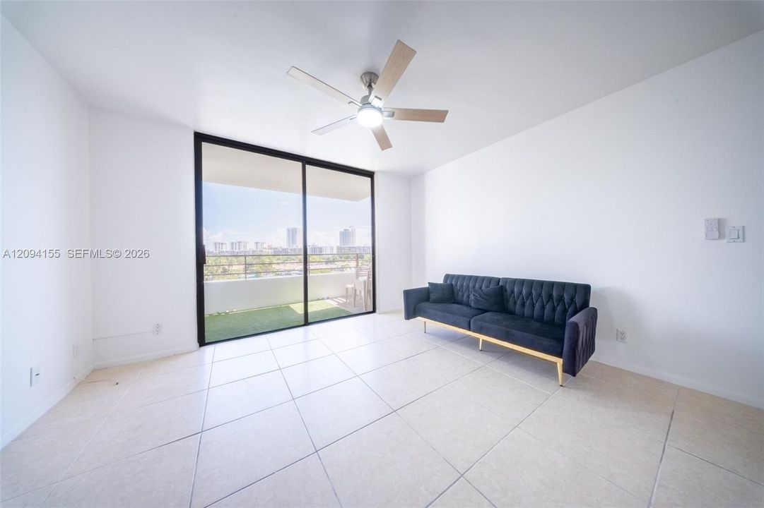 For Sale: $310,000 (2 beds, 2 baths, 1040 Square Feet)