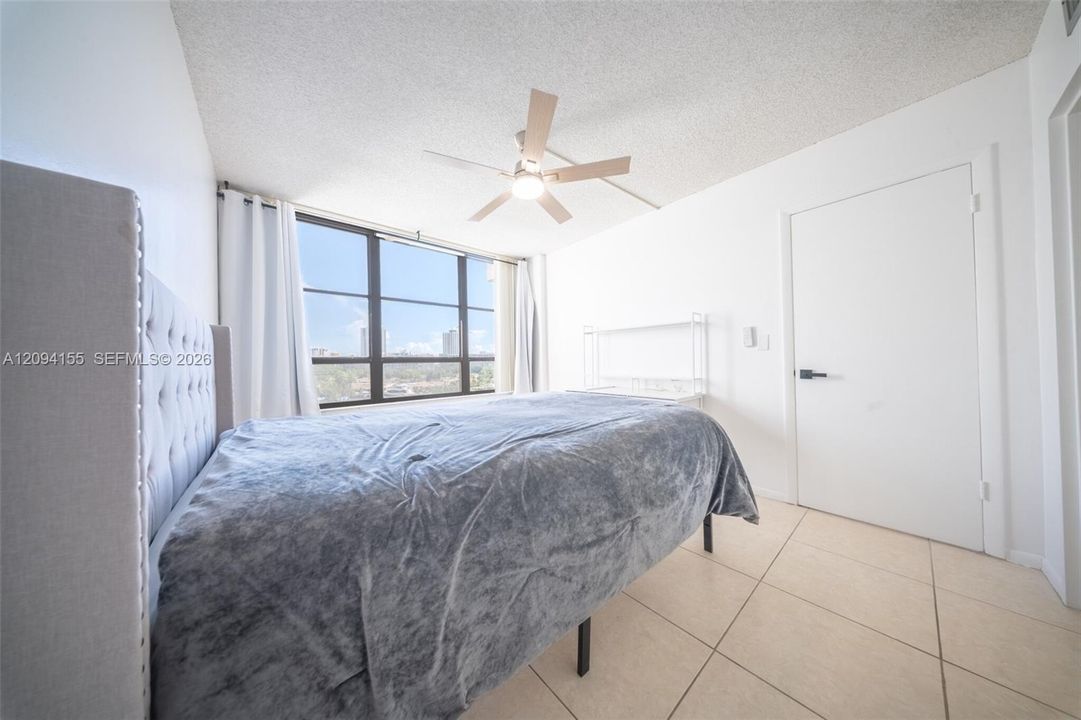 For Sale: $310,000 (2 beds, 2 baths, 1040 Square Feet)