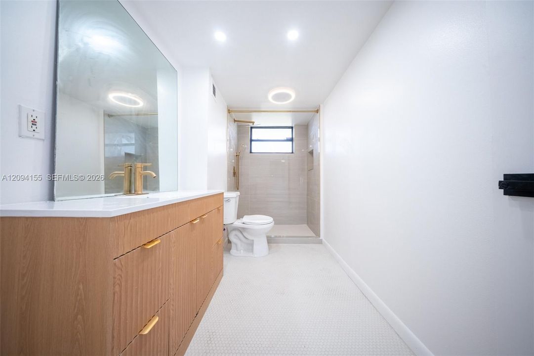For Sale: $310,000 (2 beds, 2 baths, 1040 Square Feet)