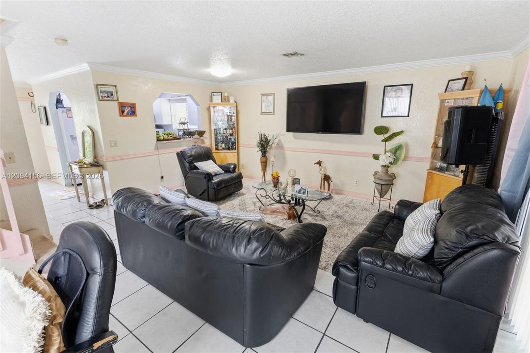 En Venta: $380,000 (3 camas, 2 baños, 1348 Pies cuadrados)
