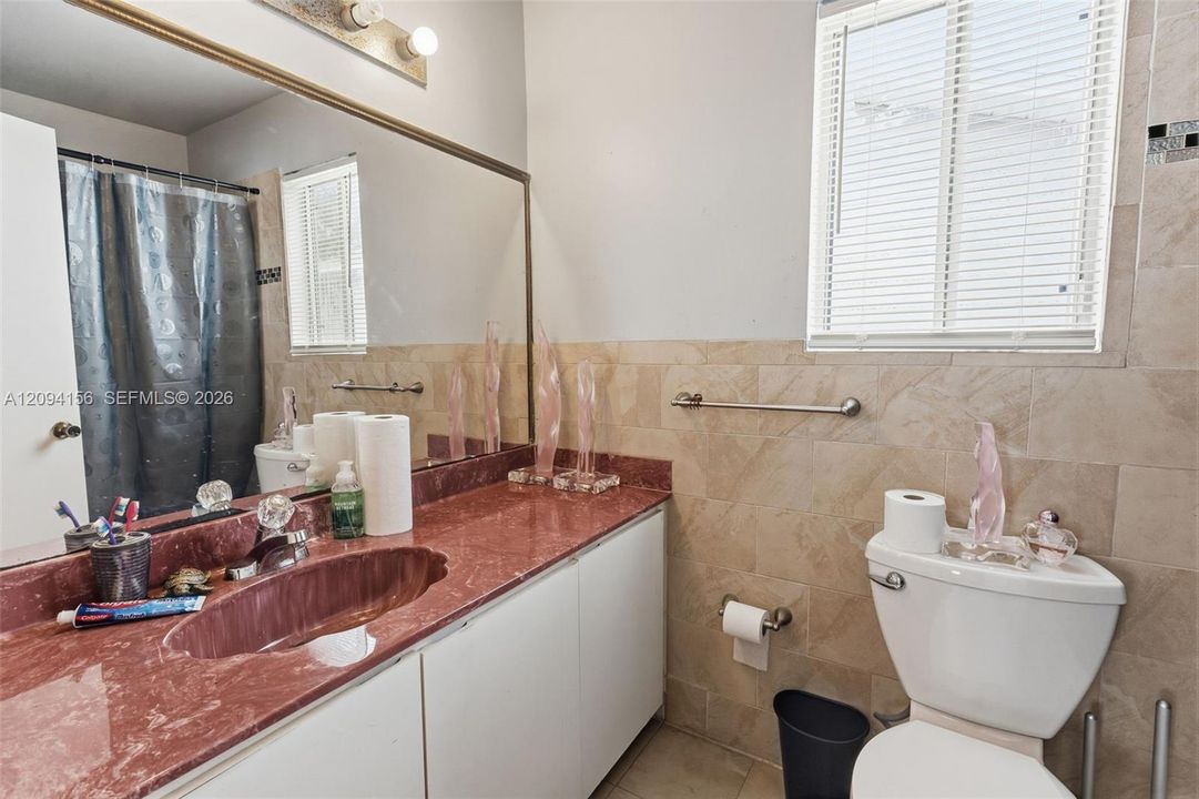 En Venta: $380,000 (3 camas, 2 baños, 1348 Pies cuadrados)