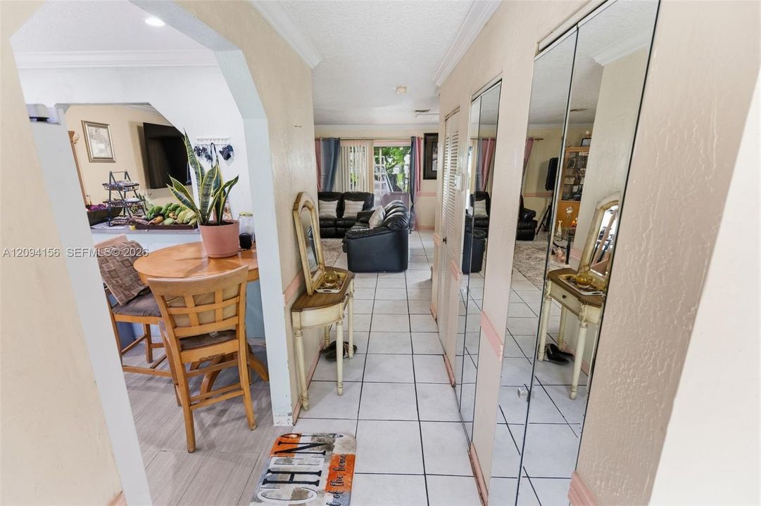 En Venta: $380,000 (3 camas, 2 baños, 1348 Pies cuadrados)