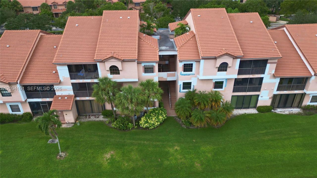 For Sale: $269,000 (2 beds, 2 baths, 985 Square Feet)