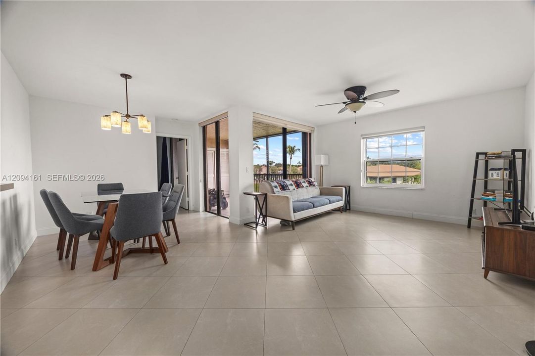 For Sale: $269,000 (2 beds, 2 baths, 985 Square Feet)