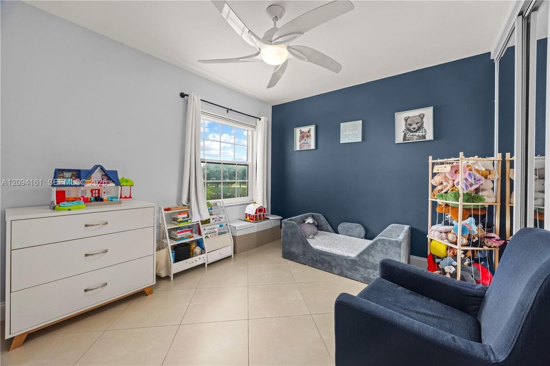For Sale: $269,000 (2 beds, 2 baths, 985 Square Feet)